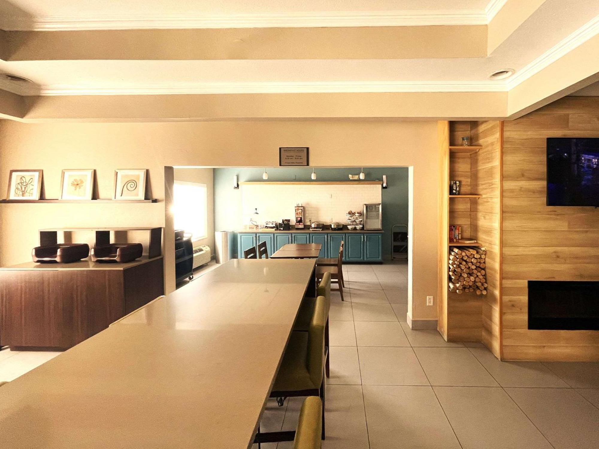 Country Inn & Suites By Radisson, Midway - Tallahassee West Buitenkant foto