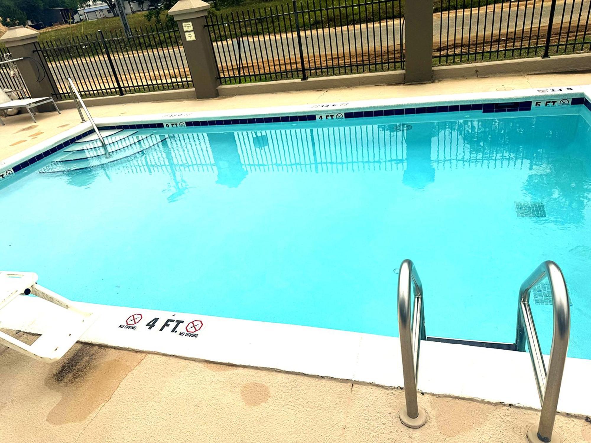 Country Inn & Suites By Radisson, Midway - Tallahassee West Buitenkant foto